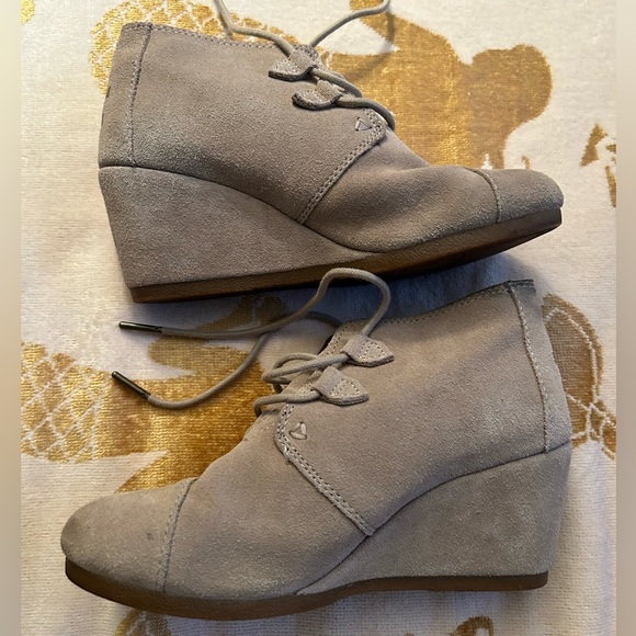 TOMS - Women’s Tan Suede Lace-up Booties - Size 6 - EUC - Picture 6 of 7